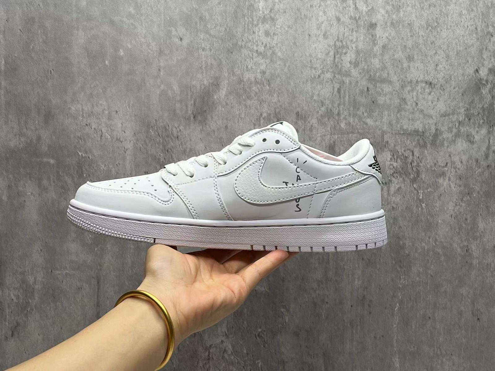 Currency AJ1D all white undercut 3647 with half size - Image 1