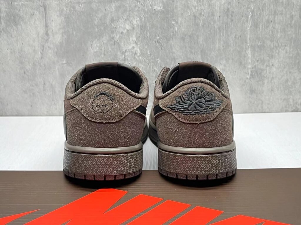 Currency AJ1D Cockroach Man joint coffee color undercut 3647 with half size cx item number DM7866-202