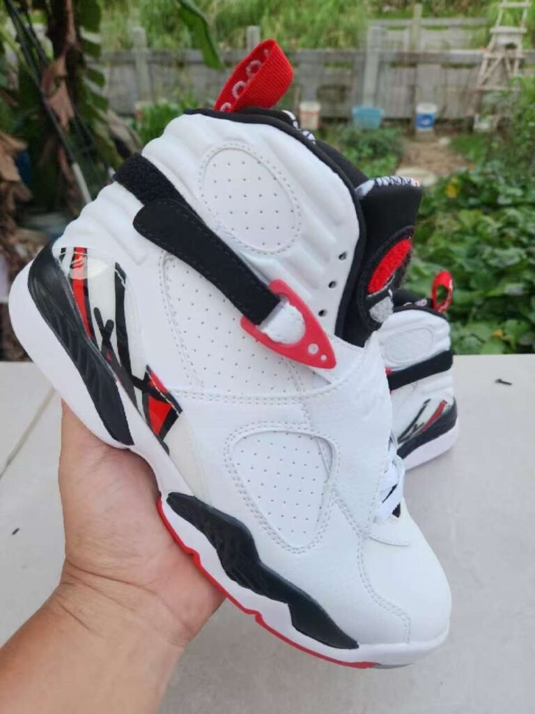 Currency AJ8 40-47 white black red
