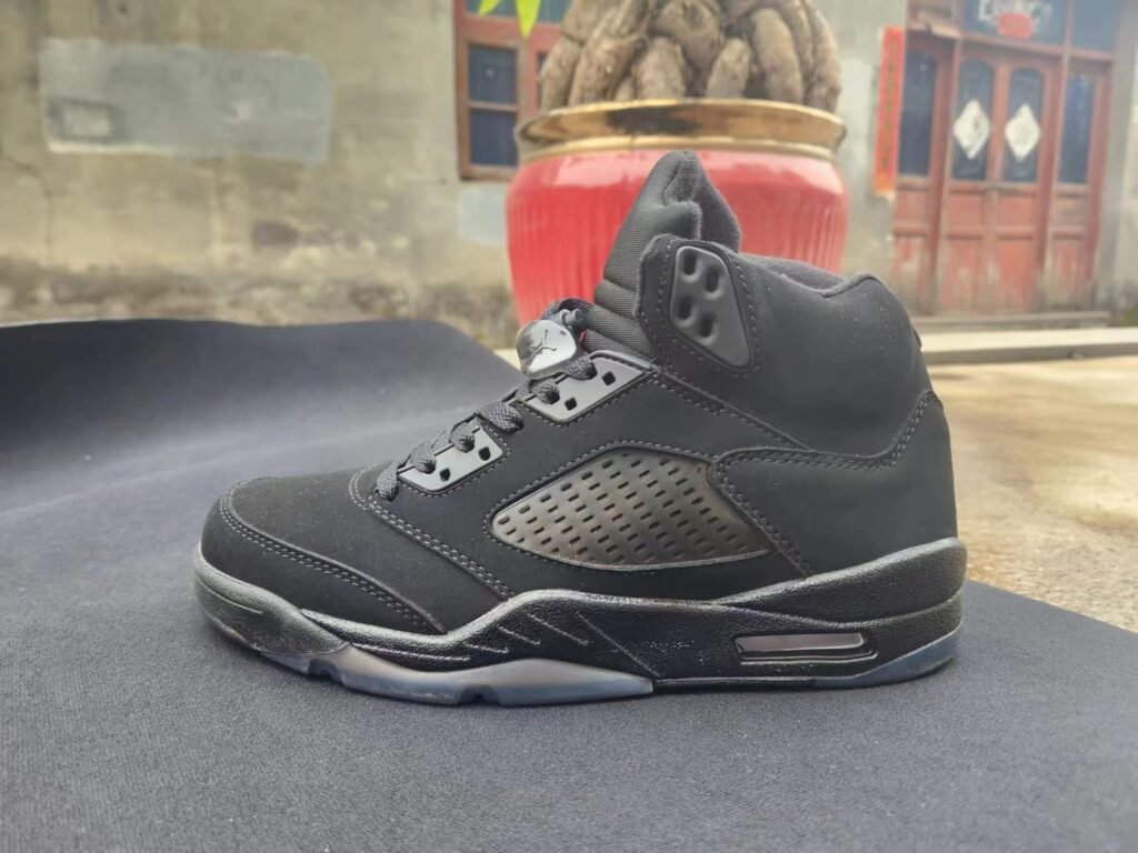 Joe 5 black cat currency high quality 40----47 shipped