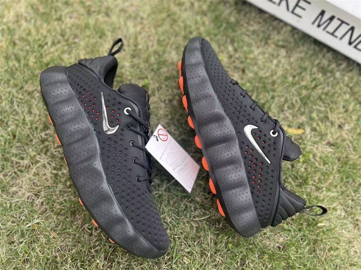 Qi Chun in front of the original Nike Mind 002 training shoes, black and orange, item number HQ4308-001, size 36 375 38 39 40 41 42 43 44 45
