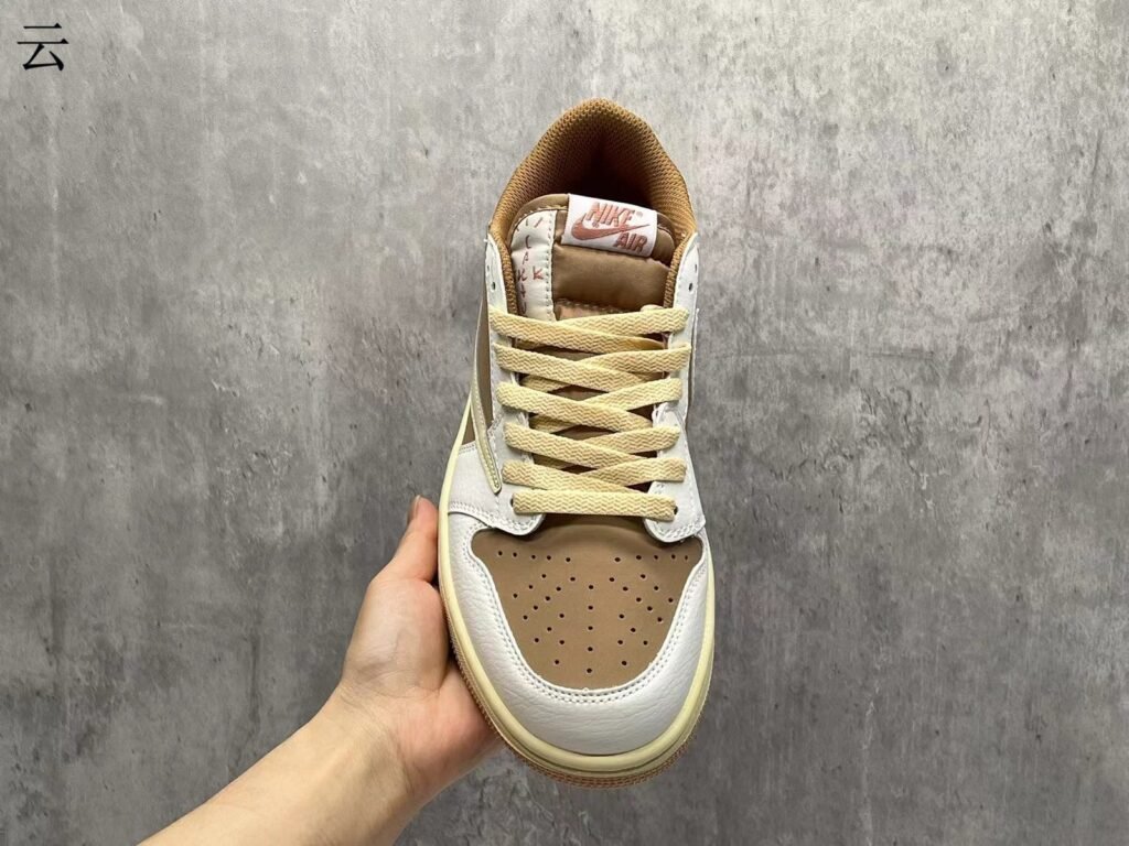 Travis Scott X Jordan 1 Low OG  DM7866-10636-47
