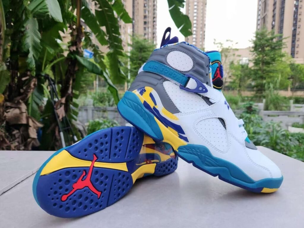 Currency AJ8 40-47 white gray green