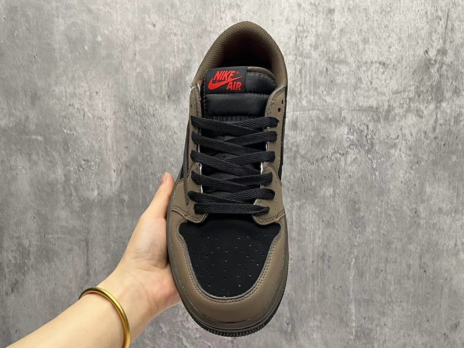 Currency AJ1D black brown chocolate undercut 3647 with half size cx item number DM7866-202 - Image 1