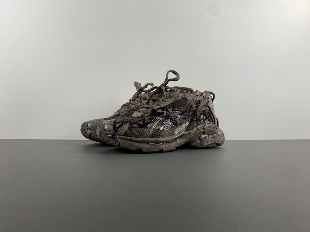 X4 version of Balenciaga 75Balenciaga brown black English color item number 677403W3RBQ 2010 original version X443 number 35-46 shipped 46