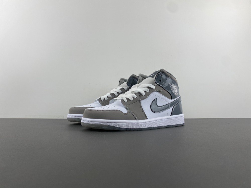 R version of Jordan 1 Air Jordan 1 Mid SE white gray mirror color mid-top item number HF3216-100 genuine R19 number 39-46 shipped 20