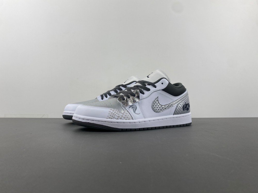R version of Jordan 1 Air Jordan 1 Low Menx27s Shoes silver scale color low top 553558-152 genuine R18 number 39-46 shipped 19