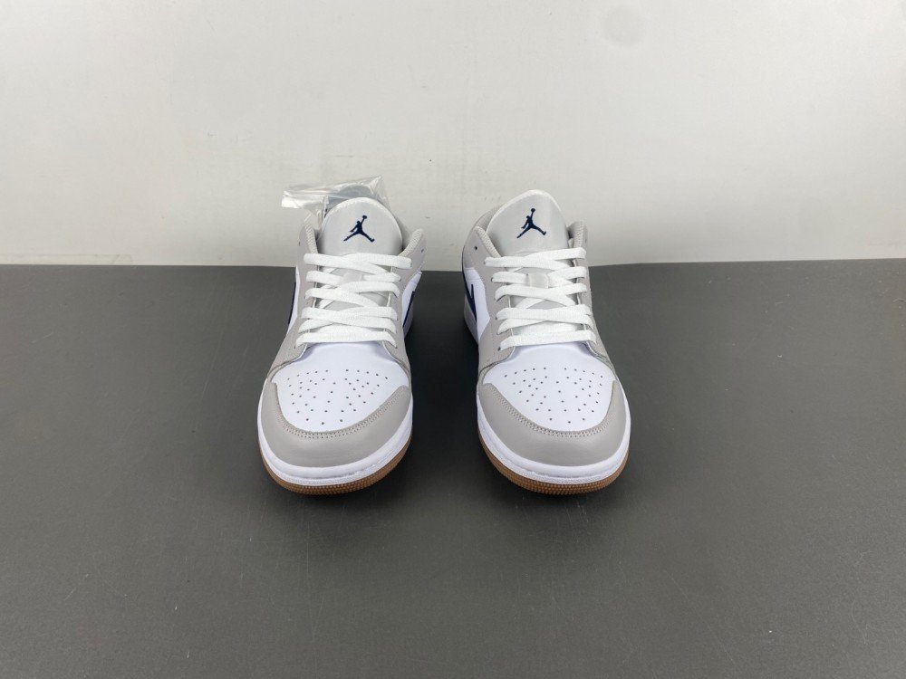 Authentic R Jordan 1 generation Air Jordan 1 Low white gray dark blue low top item number 553558-146 authentic R18 number 36-46 shipped 19