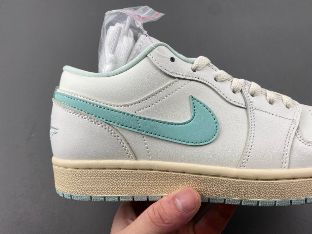 New file real standard R Jordan 1 generation Air Jordan 1 Low white light green low top item number DC0774-134 real standard R17 number 36-46 shipped 19