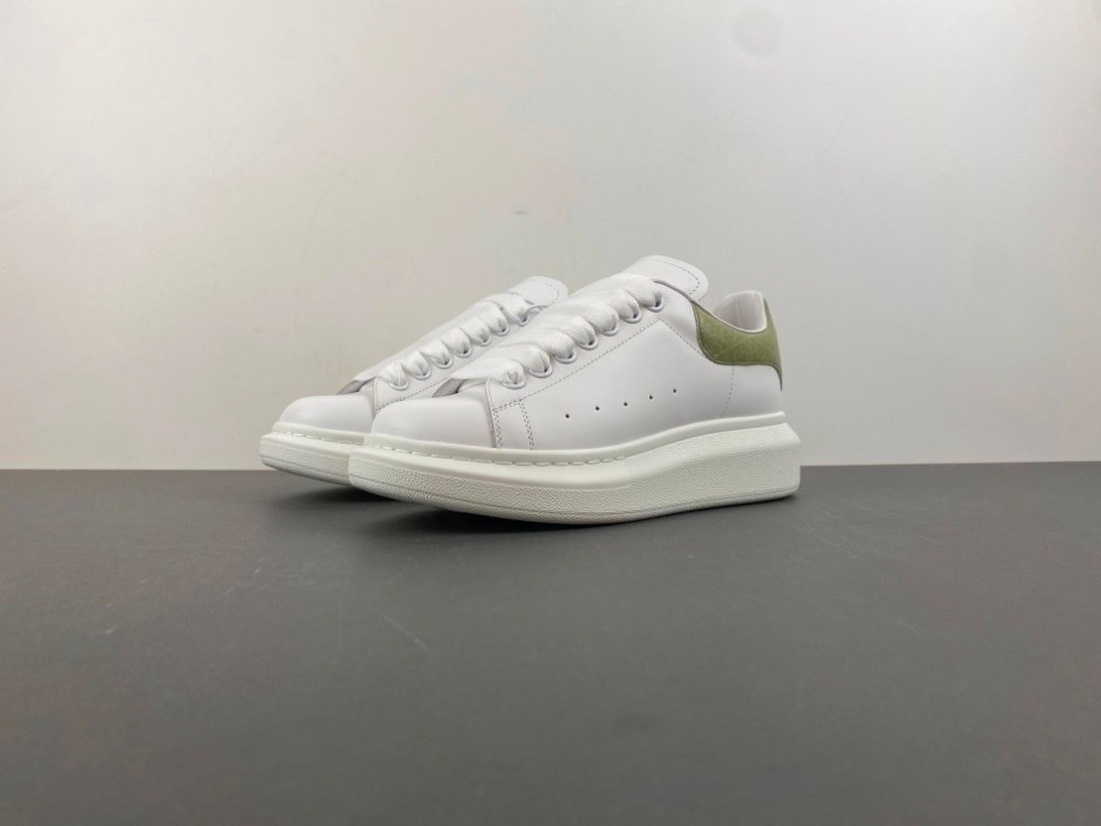 X2 version of Alexander McQueen Alexander McQueen white grass green item number 553770 WHGP0 9000 original version X241 number 35-45 shipped 42