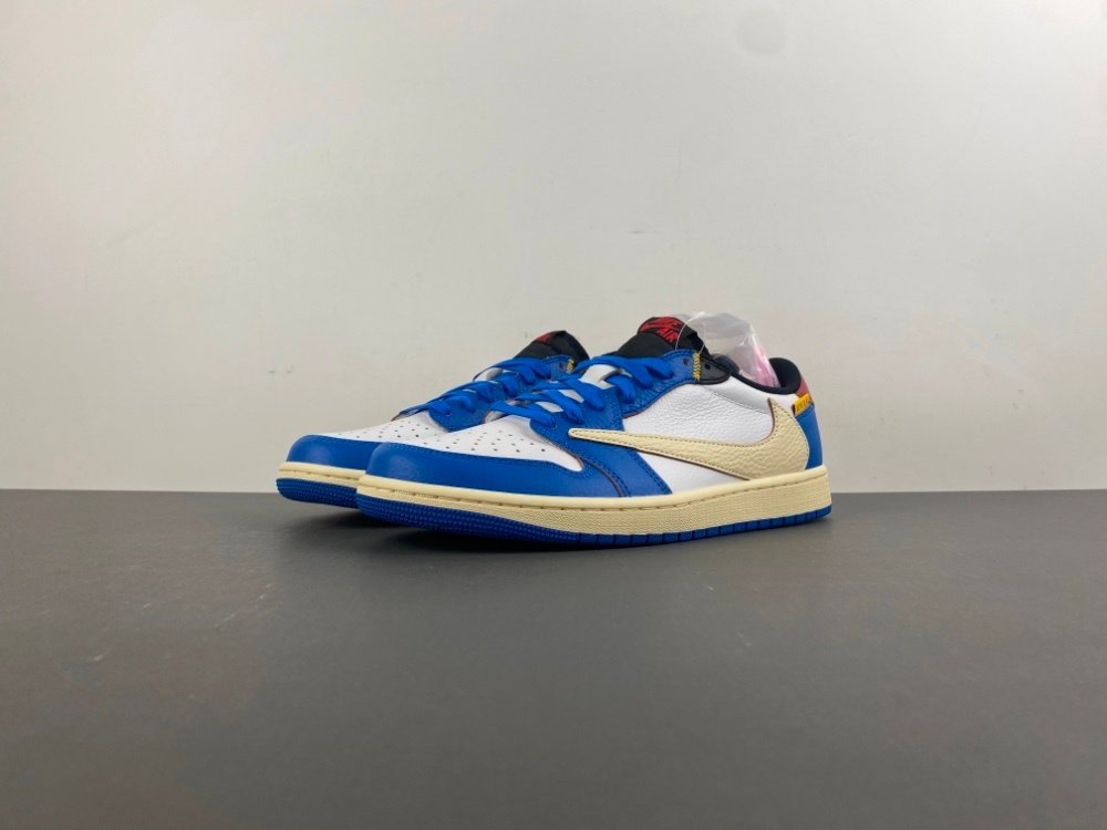 32 version of Jordan 1 Travis Scott x Air Jordan 1 Low White blue and red undercut low top Item number DM7866-111 Original version 3241 number 40-485 shipped 43