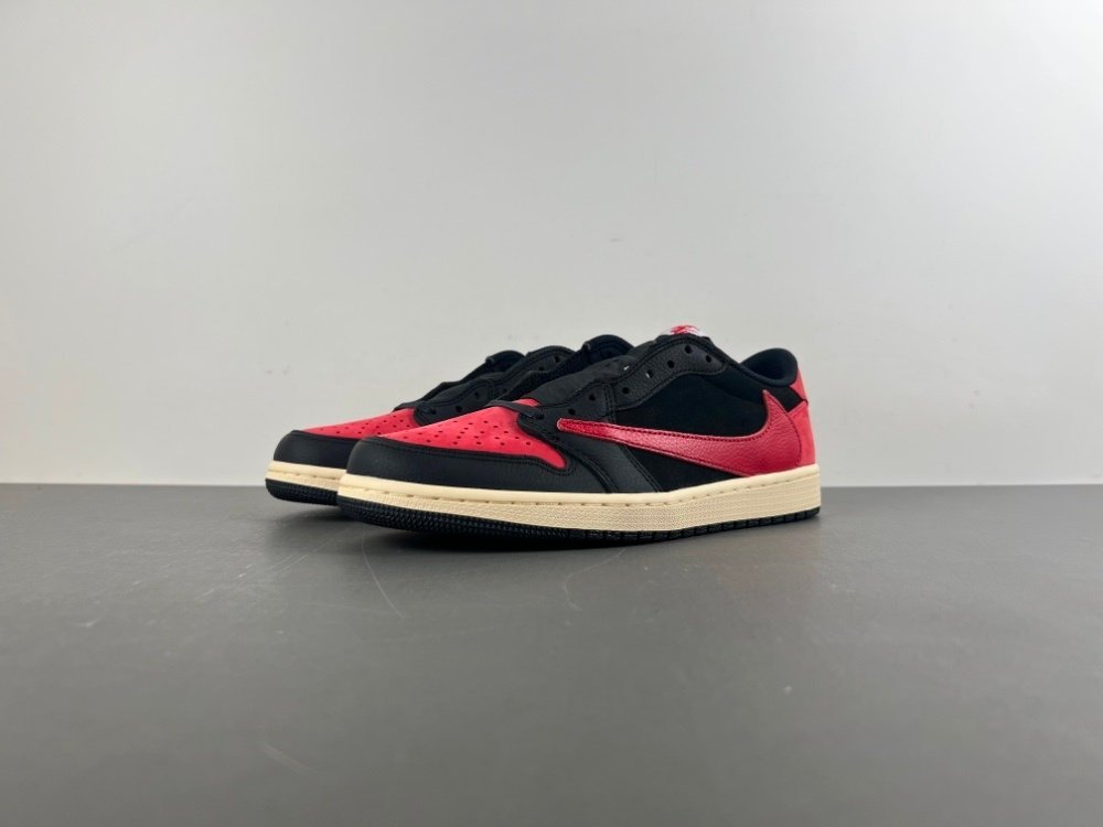 32 version of Jordan 1 Travis Scott x Air Jordan 1 Low red and black undercut low top item number DM7866-061 original version 3246 number 40-485 shipped 48