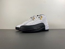 The 18th edition is the first year after 12 years of high demand for re-engraving. AJ returns to the Air Jordan 12 Taxi Retro. Re-engraved white, black and gold. Item No. CT8013-117. Winter. Original version 1840, number 7-13, shipped 43