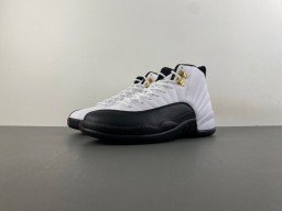 The 12th edition is the first year after 12 years of high demand for re-engraving. AJ returns to the Air Jordan 12 Taxi Retro. Re-engraved white, black and gold. Item No. CT8013-117. Original version 1242, number 7-14, shipped 46