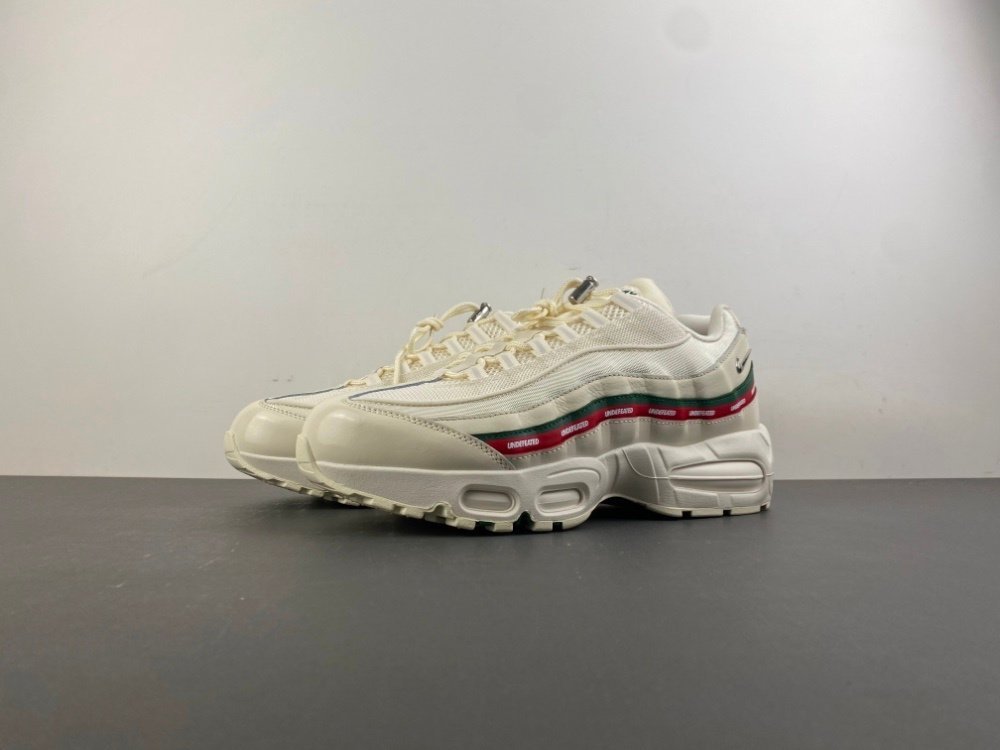 12th version of Air Max 95 x UNDEFEATED white, green and red English letters item number IB4453-100 original version 1235 number 7-14 shipped 36