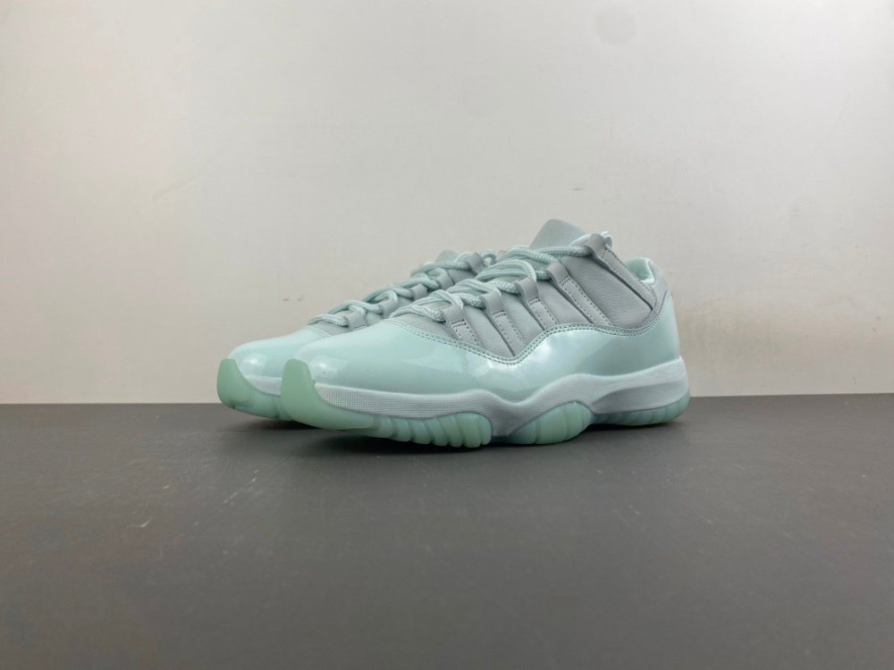 Poison Version 8Jordan11 Limited Edition Item No. SP 902-18 Item No. IW1882 300 Original Poison Version 837 Number 36-475 Shipping 43