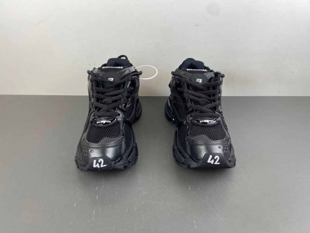 H version IED light shoes BALENCIAGA Balenciaga RUNNER LED all black light shoes item number 853225-WRNLD 1000 original version H 47 number 35-46 shipped 49