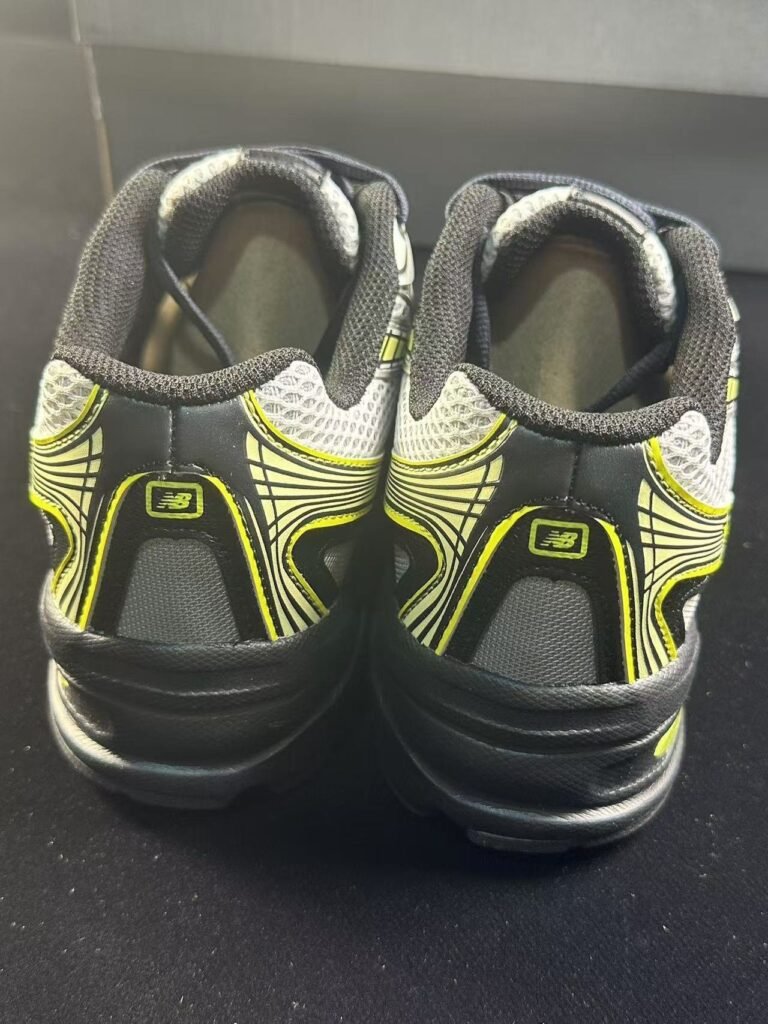 a2 grayish yellow