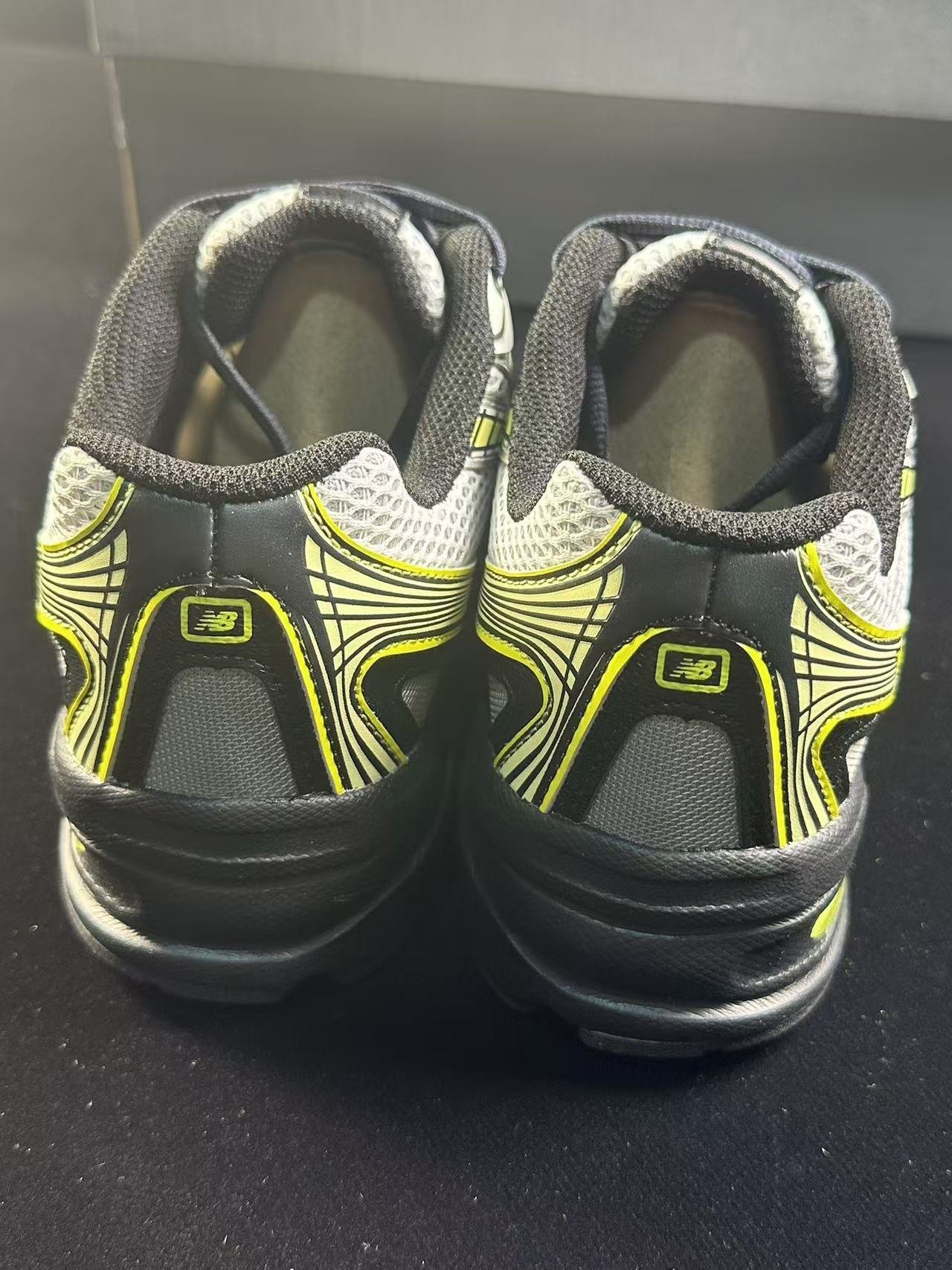 a2 grayish yellow - Image 1