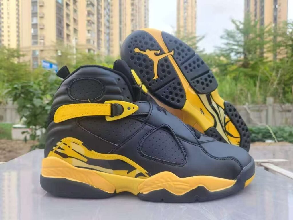AJ8 black and yellow 40-47