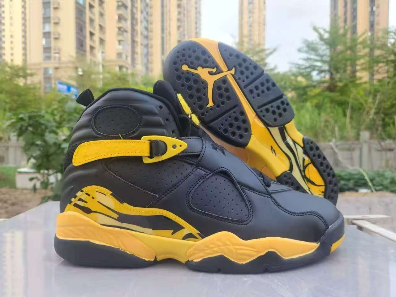 AJ8 black and yellow 40-47 - Image 1