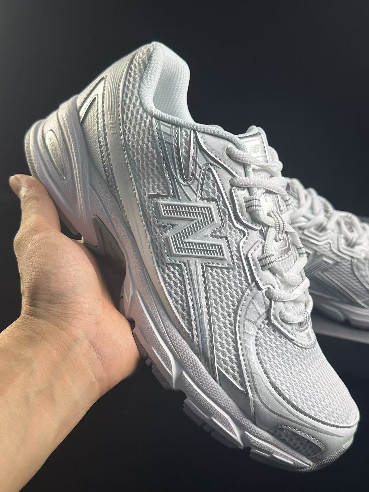 a2 white - Image 1
