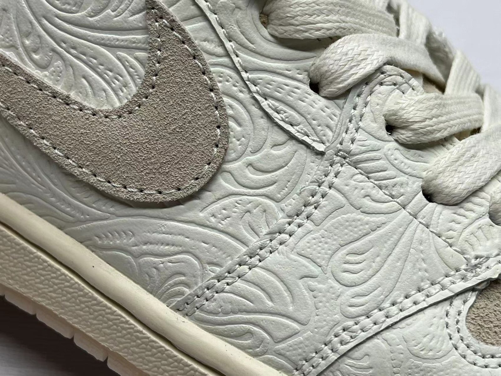 AJ1D super a embossed Paul 36475 with half size - Image 1