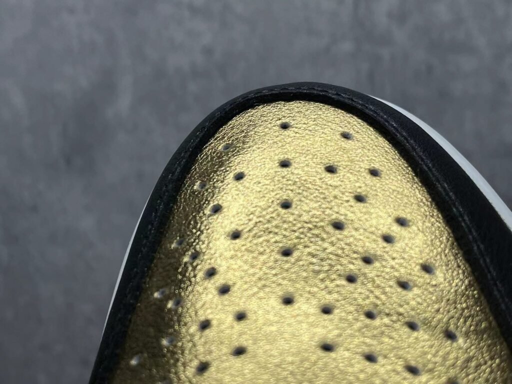Currency AJ1 super A black gold 36475 with half size item number DZ5485-071 cx size 36-475