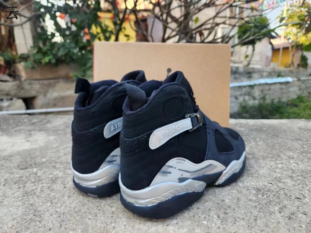 AJ8 black silver 40-47