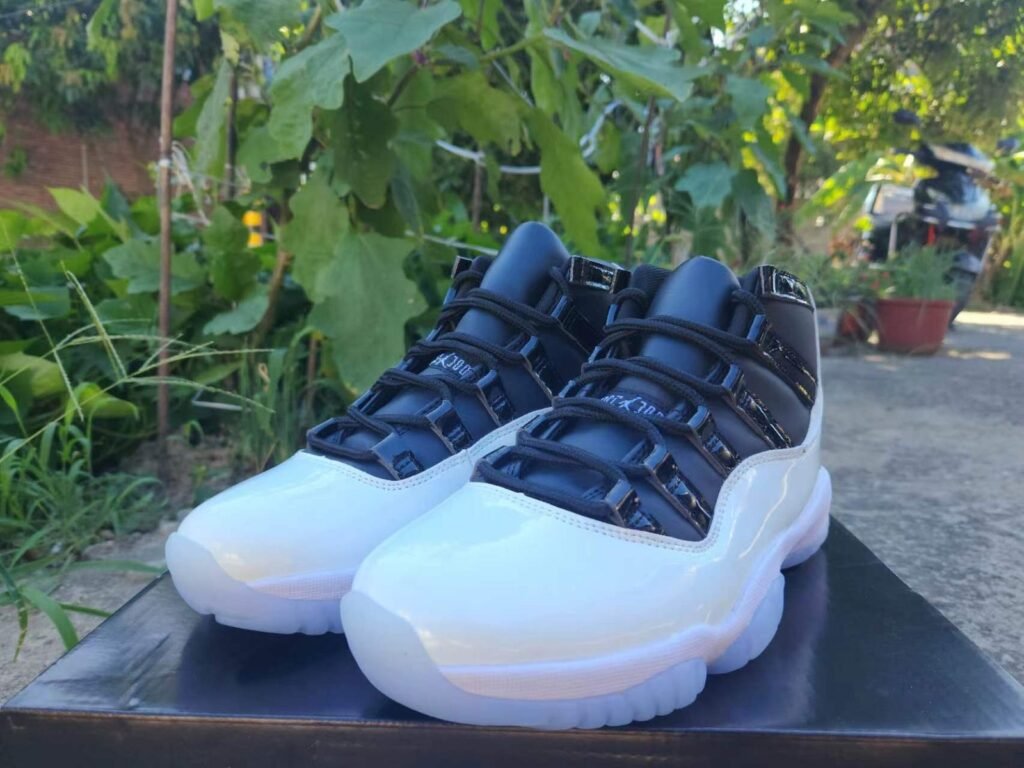 Currency Joe 11 White Black 40-47