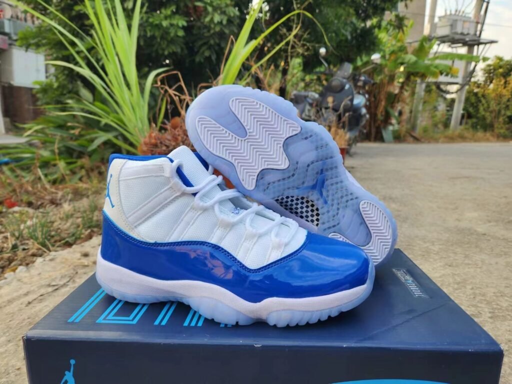 Currency Joe 11 white sapphire blue 40-47