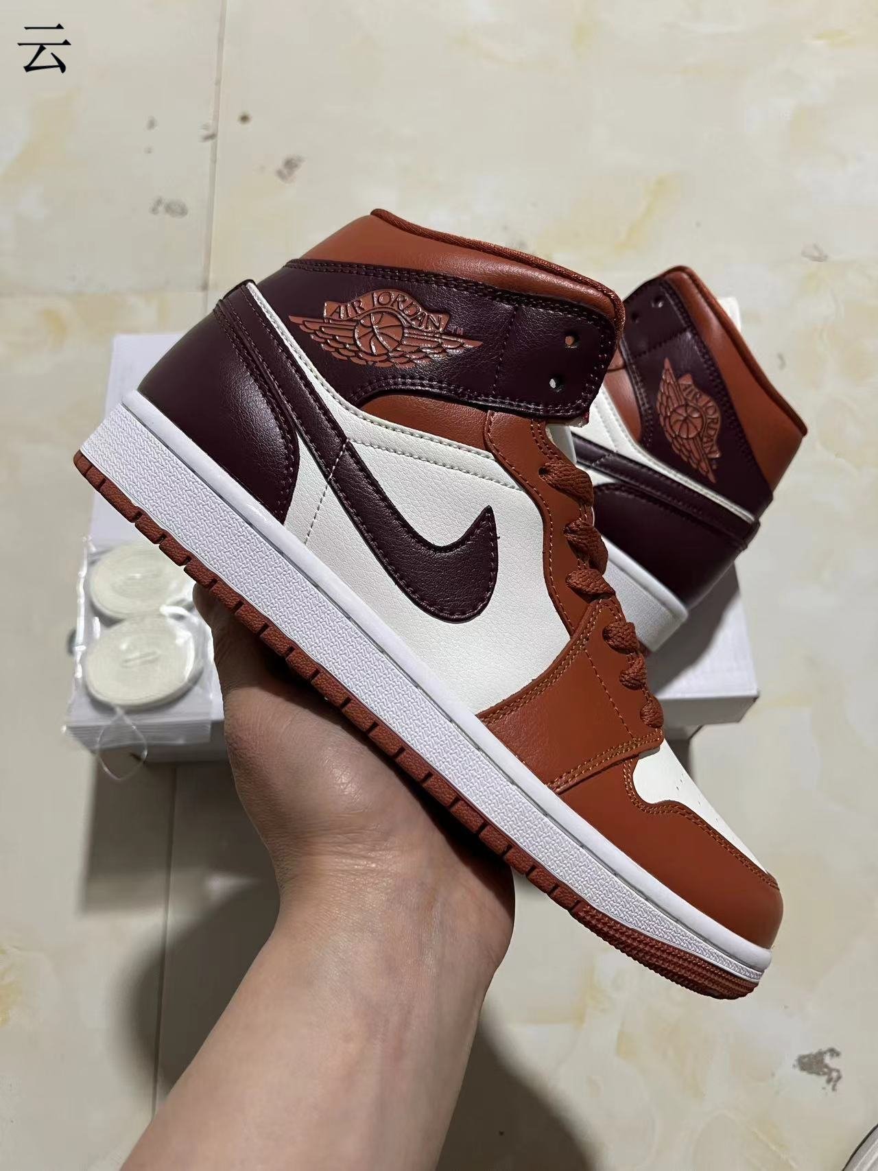 r Air Jordan 1MID  BQ6472-200  36-46 - Image 1