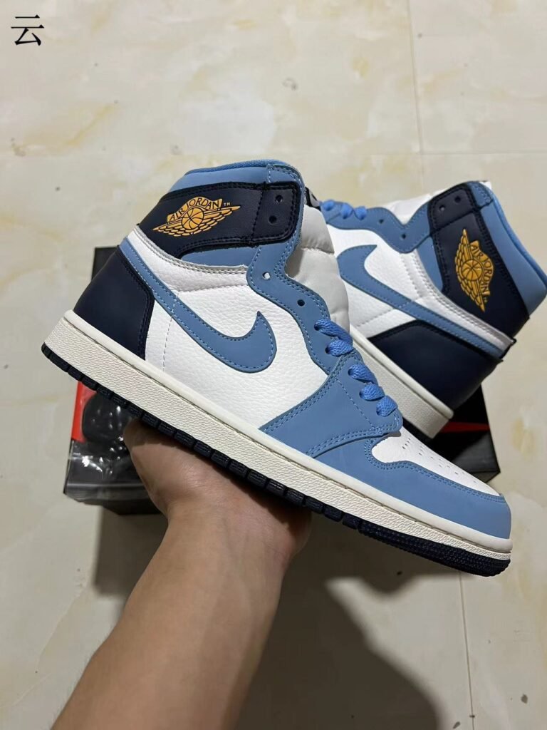 J-a Air Jordan 1 High OG WMNS First in Flight FD2596-400 36-475