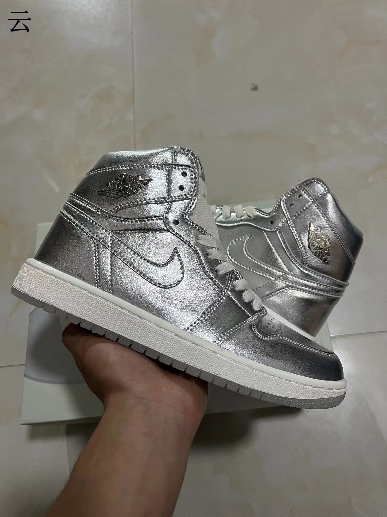 Air Jordan 1 ChromeFN7249-00136-47 - Image 1