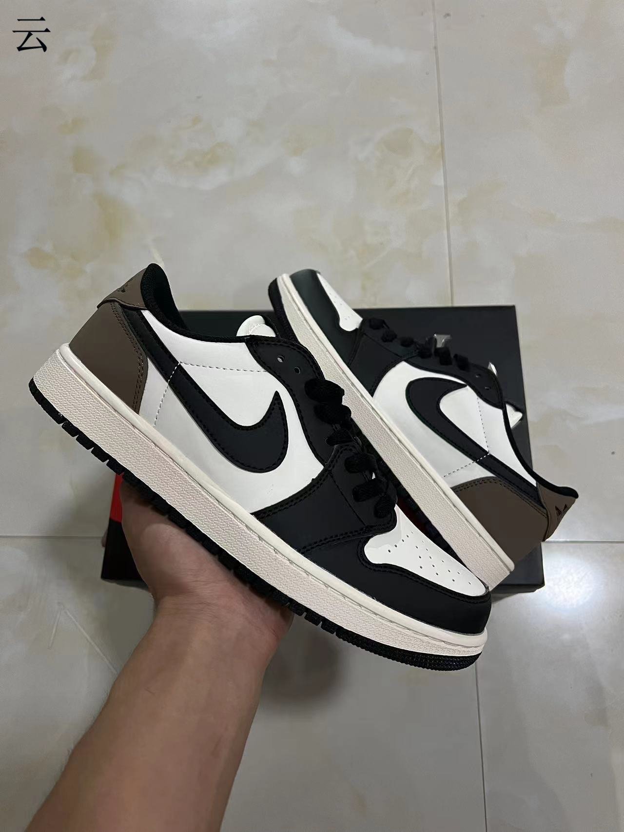 Air Jordan 1 Low OG MochaCZ0790-10236-47 - Image 1