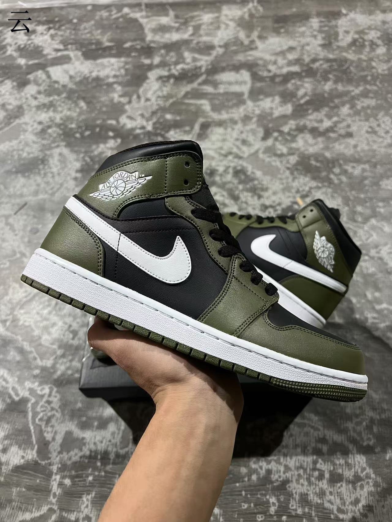 F- Air Jordan  1 MIDDQ8426 092 40-46 - Image 1