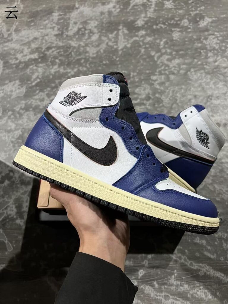 C-97 version of Jordan 1 Air Jordan 1 High OG will be launched in the spring of 2025 in white and dark royal blue. Item number DZ5485-100. Authentic 9722 number 36-475 shipped C
