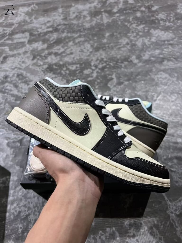 TFC-Air Jordan 1 Low SE Coconut MilkBlackHQ3437-101  36-46