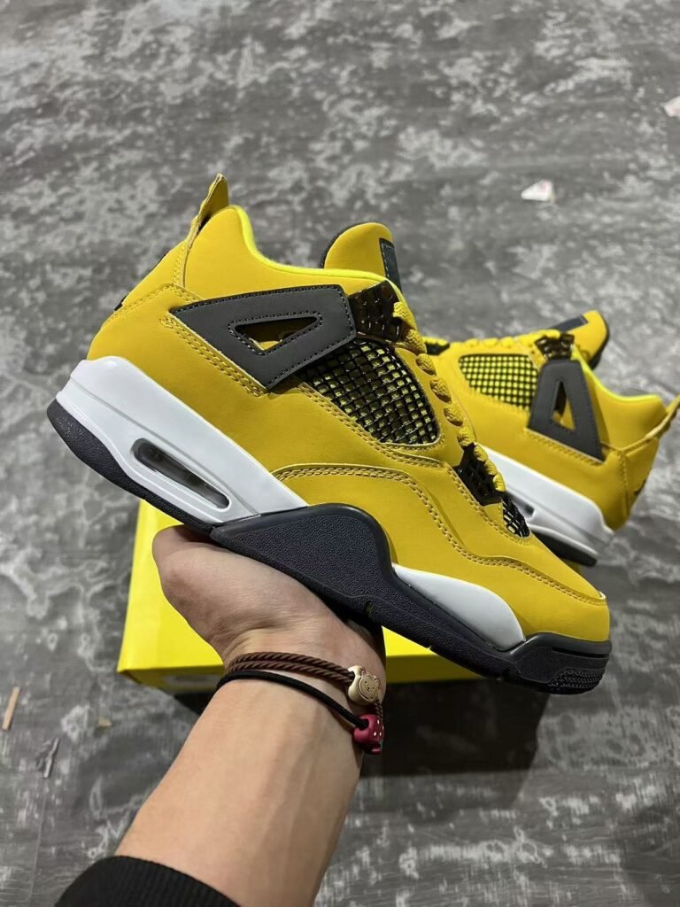 C-AIR JORDAN 4 quotTOUR YELLOWquotCT8527-70036-47