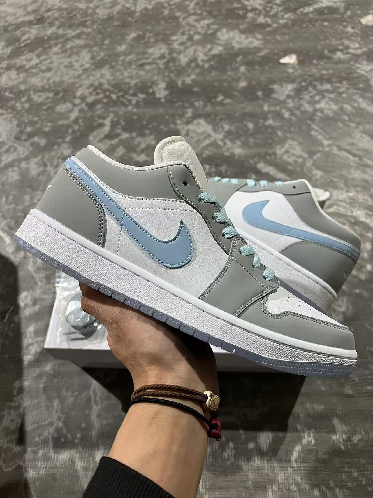 F-WMNS Air Jordan 1 LowWolf GreyDC0774-10536-46 - Image 1