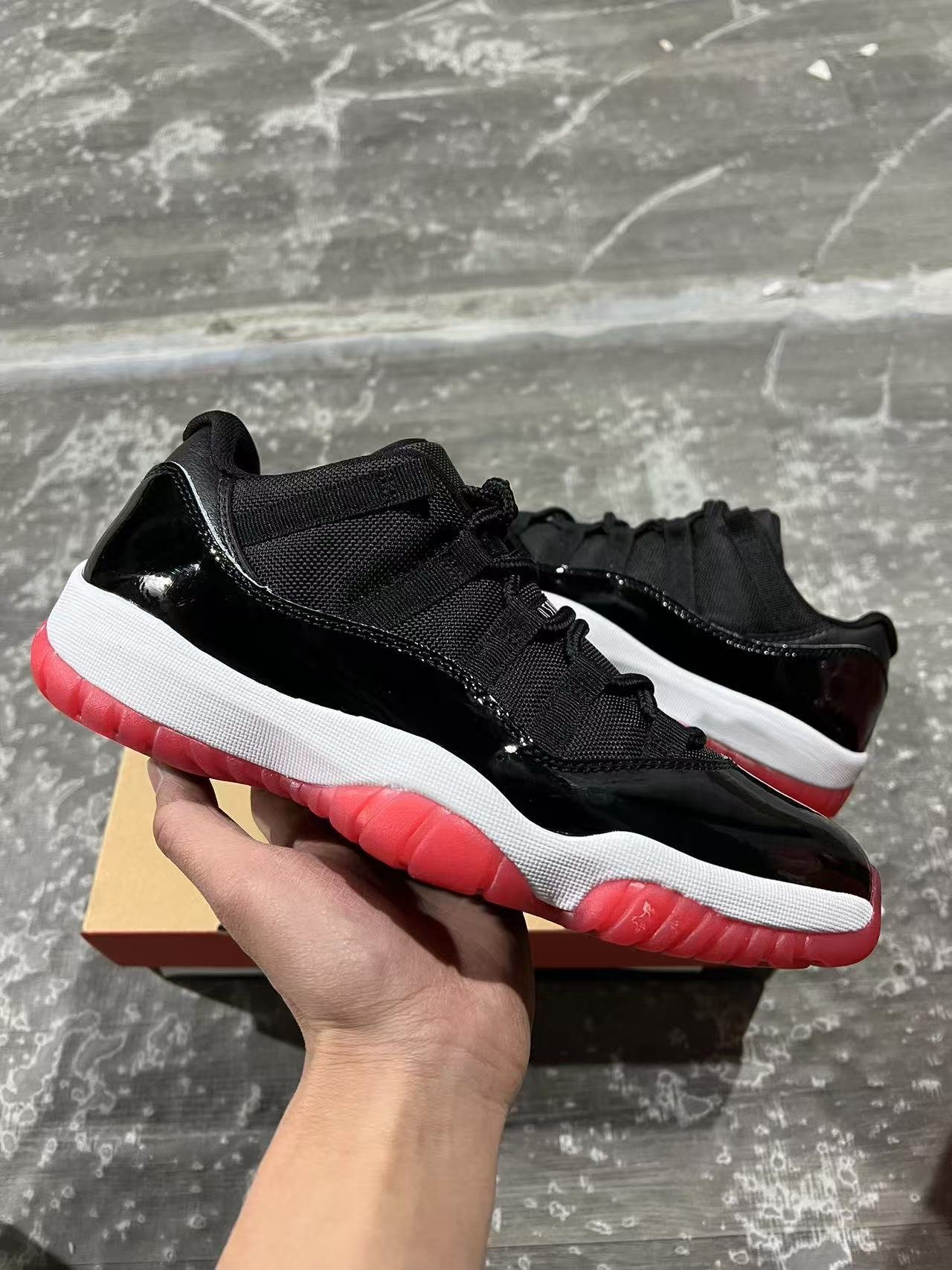 J-Air Jordan 11 Low BredFV5104-00640-475 - Image 1