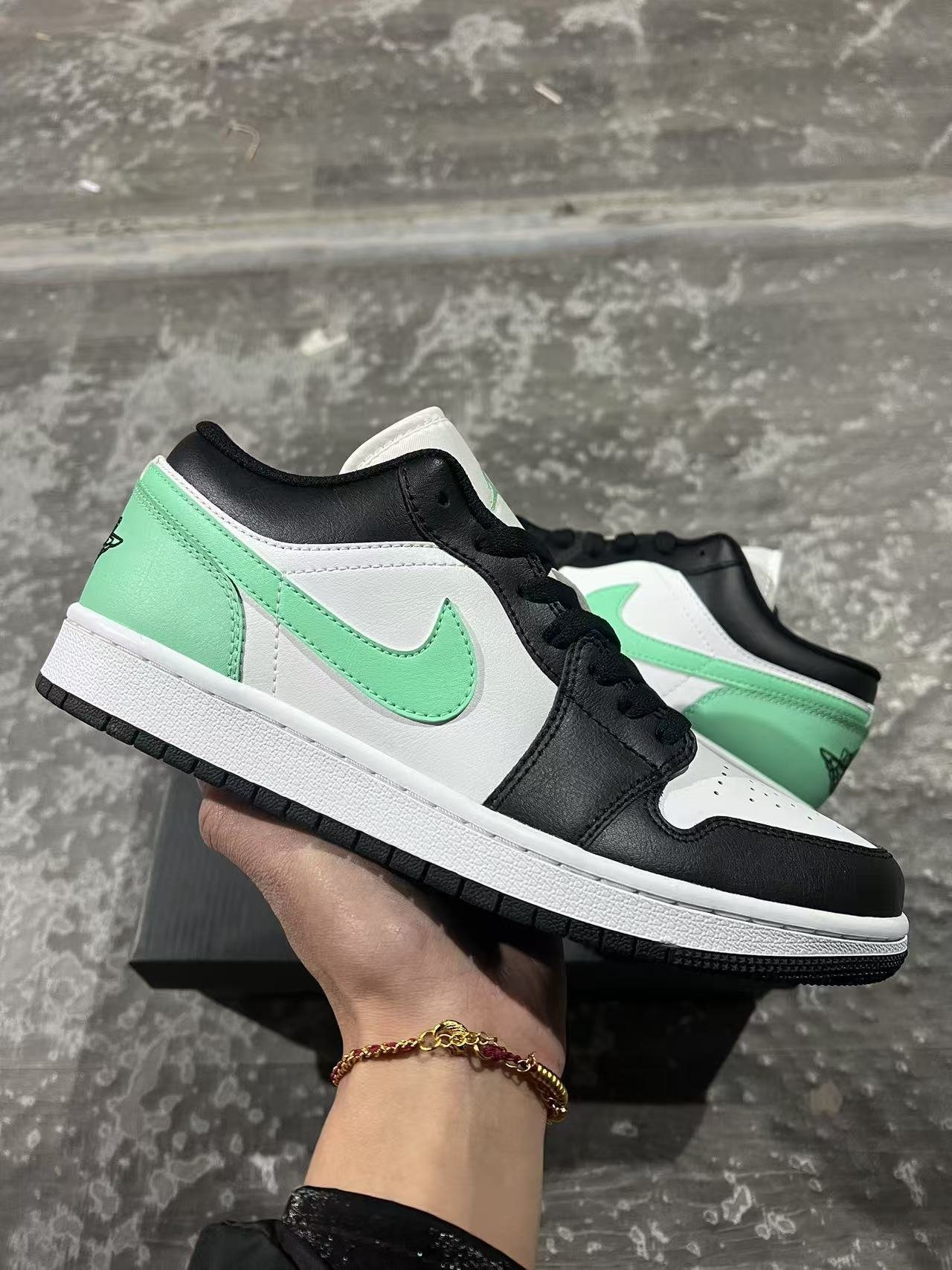 w2-Air Jordan 1 Low Green Glow553558 13135-46 - Image 1