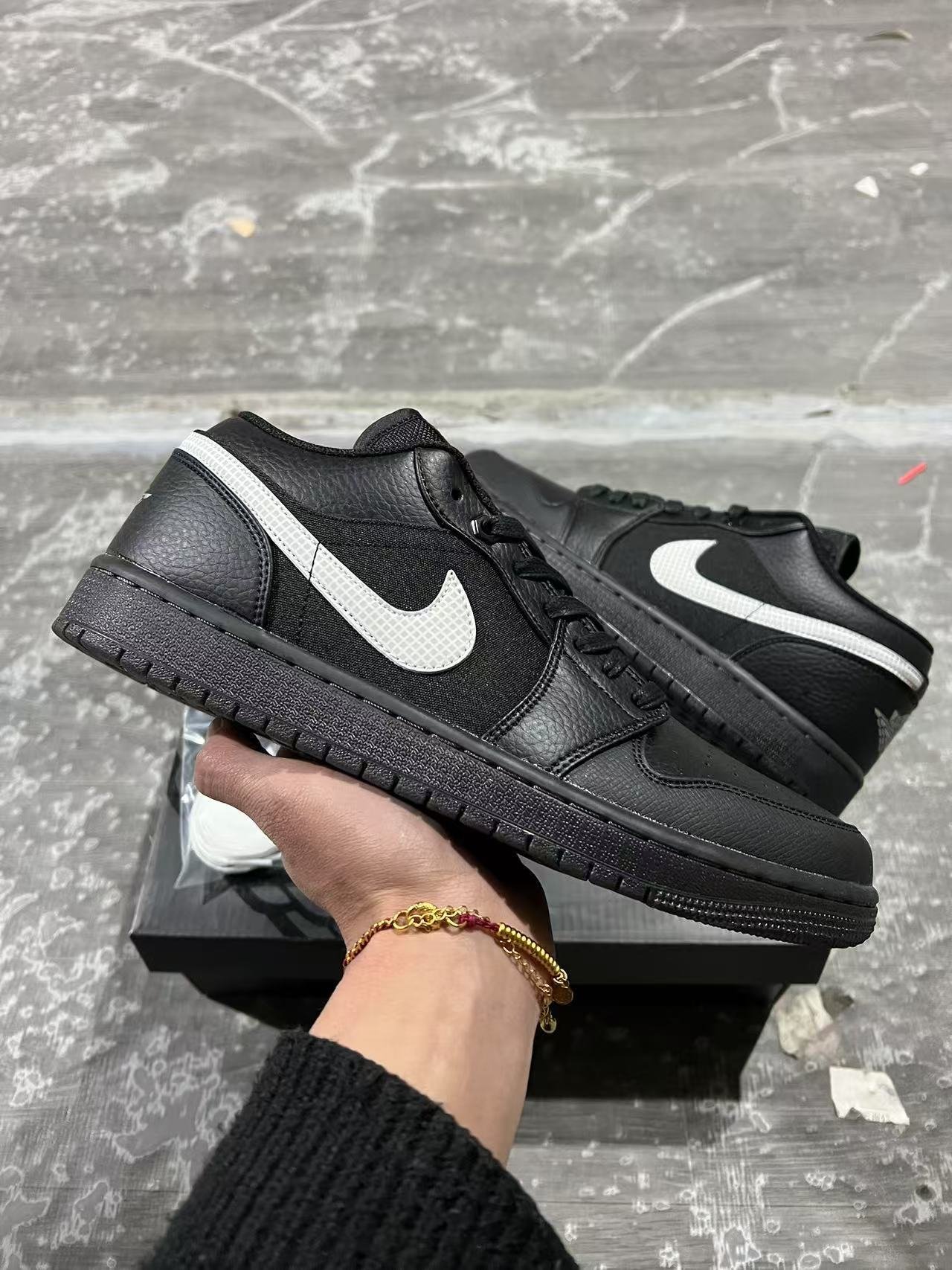 F- Air Jordan 1 LOW SEHV5968 00136-46 - Image 1