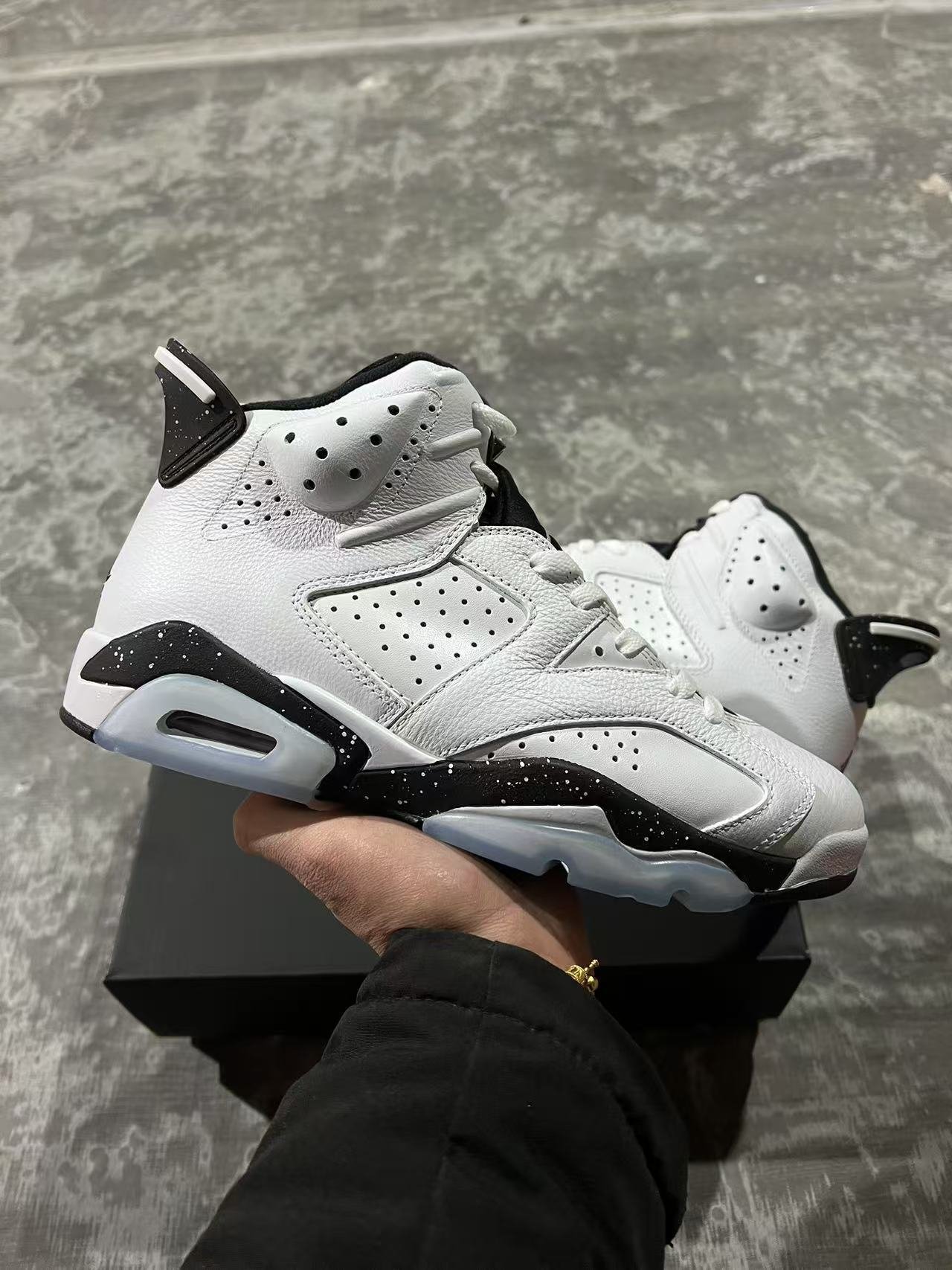 F2-Air Jordan VI Retrox27White and Blackx27CT8529-11240-475 - Image 1