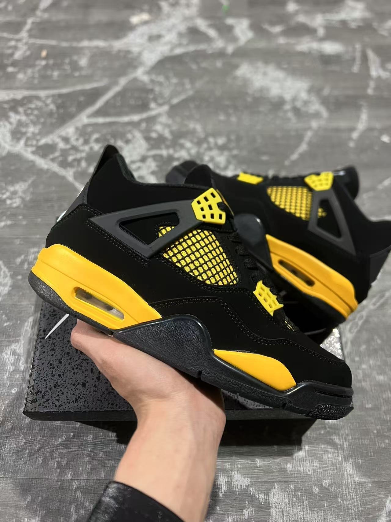 c-Air Jordan 4 Thunder DH6927-01736-485 - Image 1