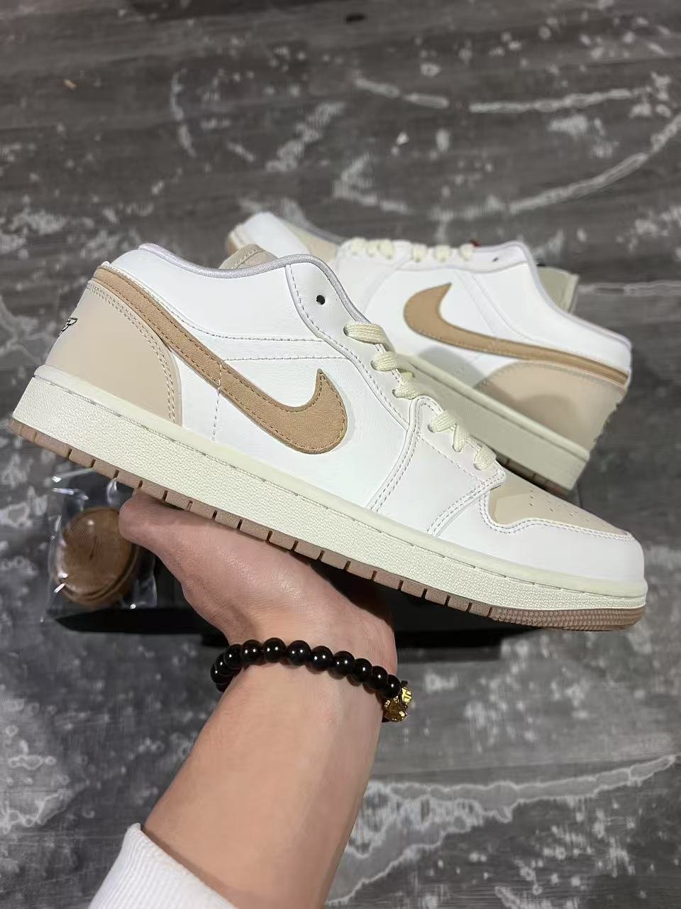 T- Air Jordan1 LOW SElB8855 121 - Image 1