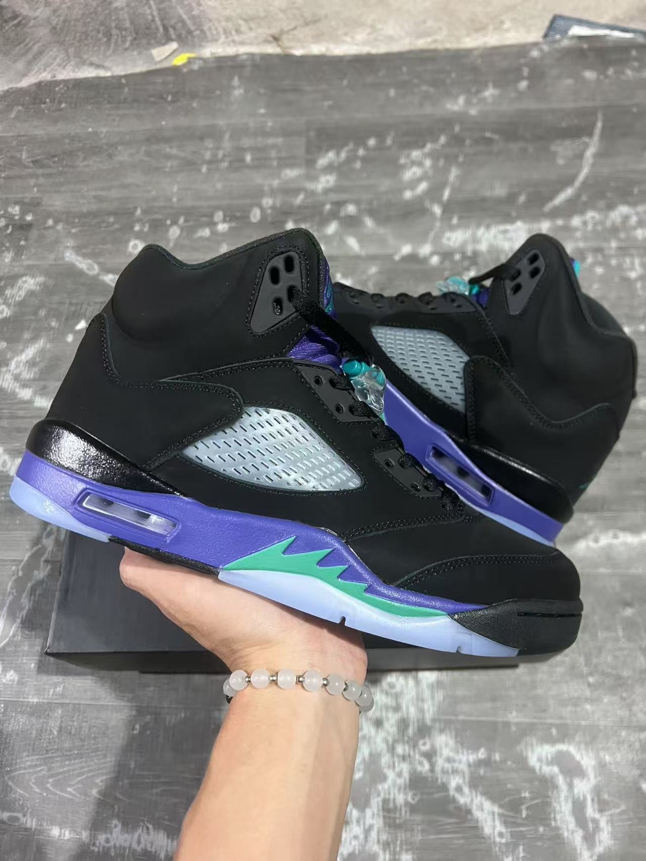 59-Air Jordan 5 Retro Grape AJ5 136027-007 5 40-485 - Image 1