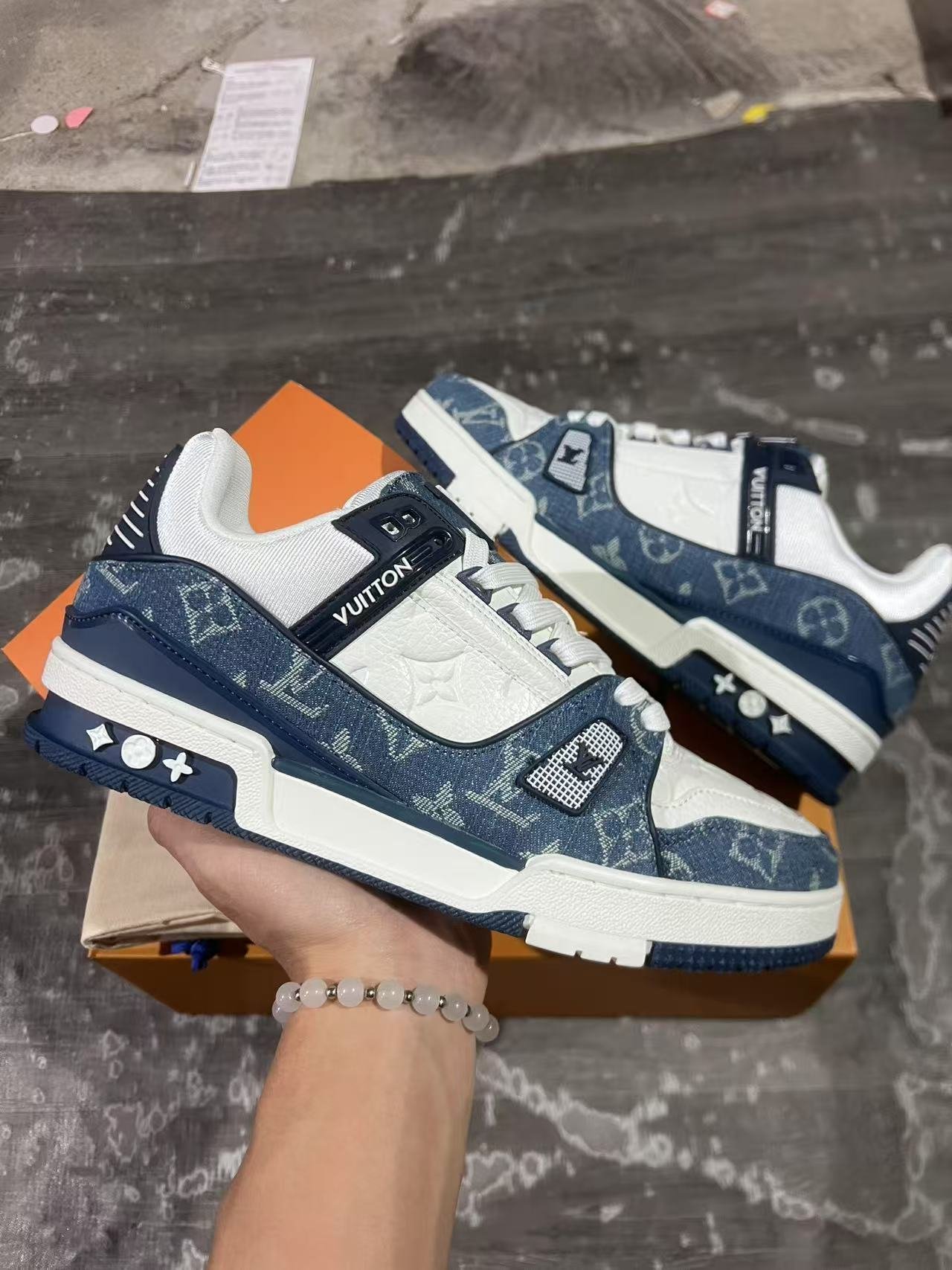 w4-LV Trainer51BCOLORE BLUEWHITE 1xx - Image 1