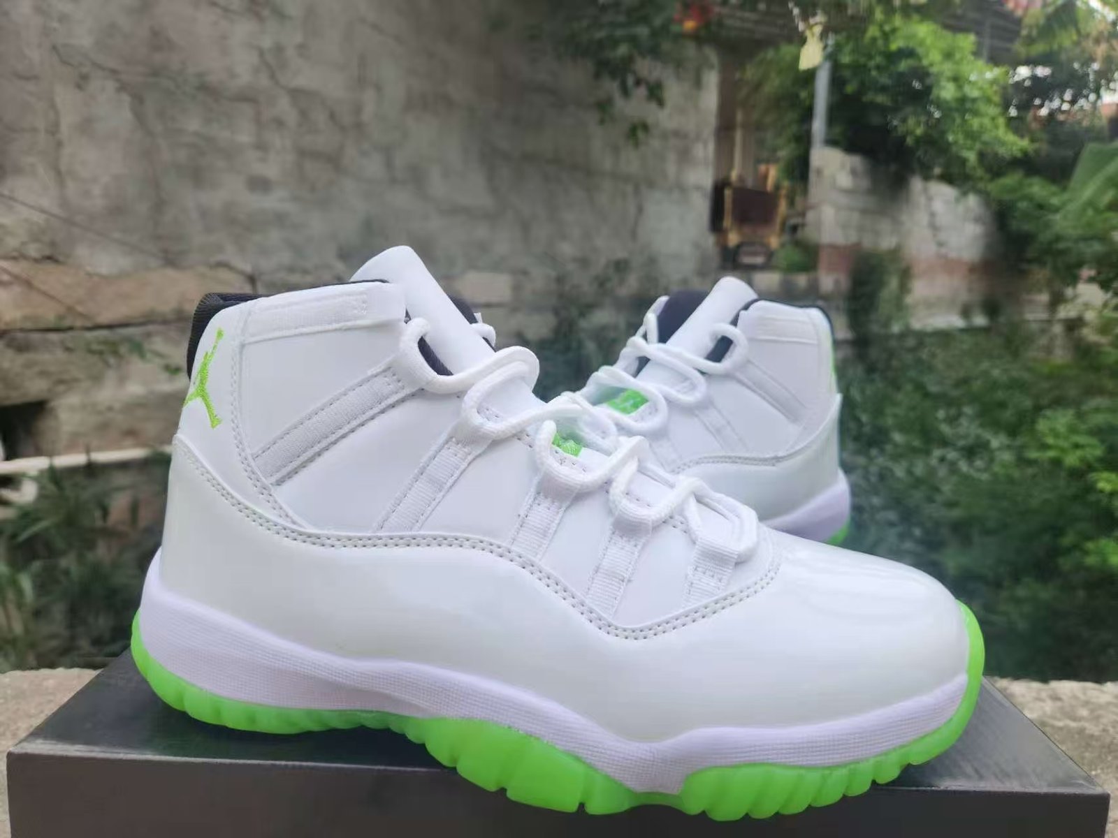 Currency ys-Air Jordan11 new color white black green size 40-47 - Image 1