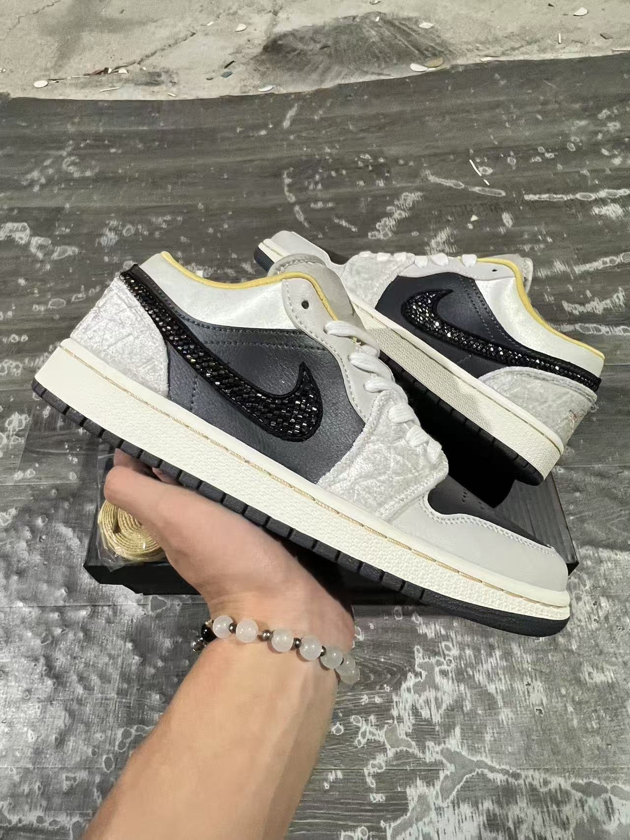 F1-Air Jordan 1 LowDV1762-00136-46 - Image 1